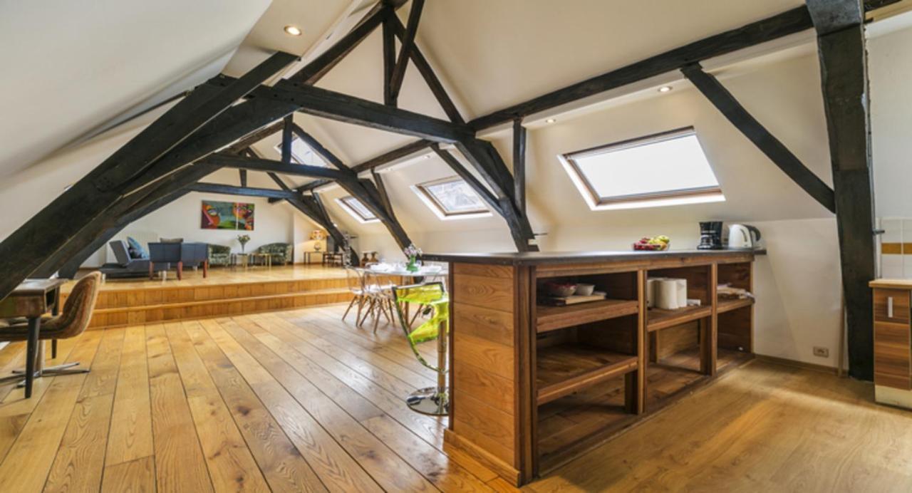 Spacious Duplex In Brussels Historical Center Buitenkant foto