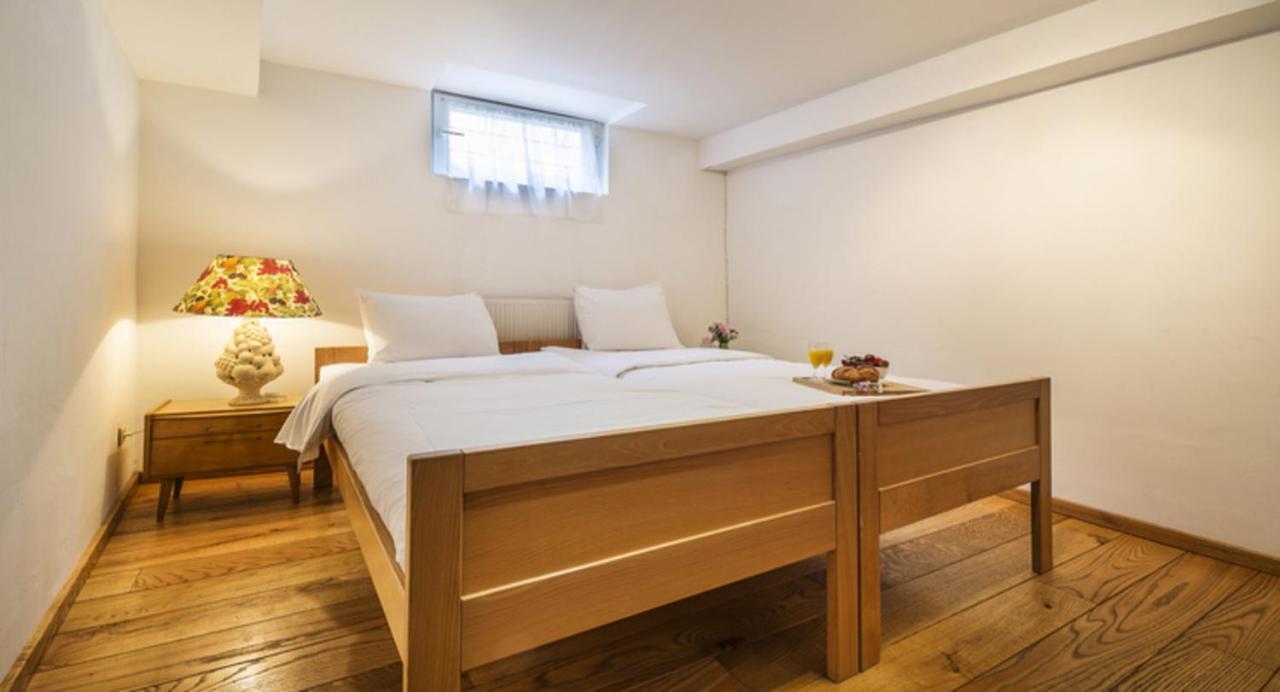Spacious Duplex In Brussels Historical Center Buitenkant foto